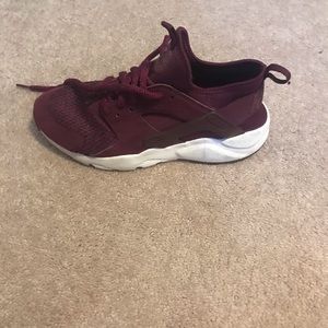 Adorable Burgundy  Youth 7 Nike -huarache